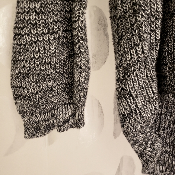 ☁️ Gray Knit Amnesia Sweater ☁️ - Picture 4 of 7